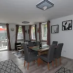 Four Flowers Apartment *