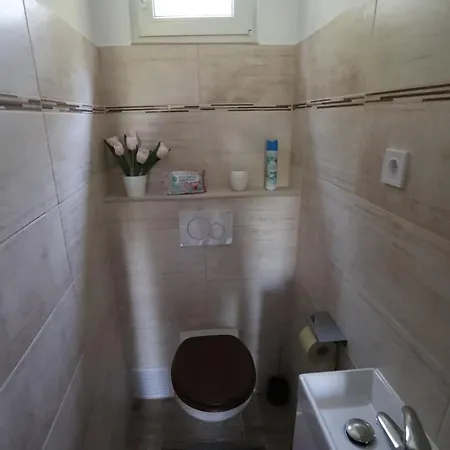 Four Flowers Apartment