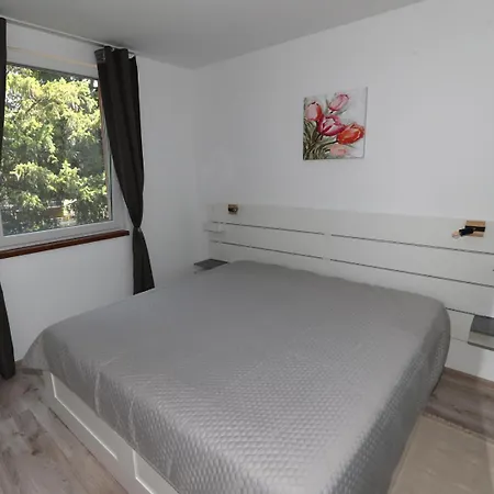 Four Flowers Apartment