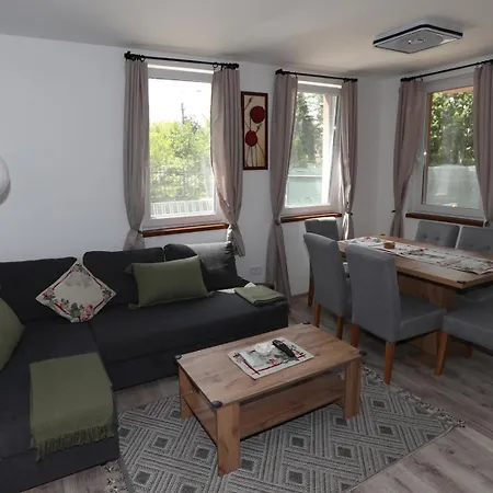 Four Flowers Apartment *