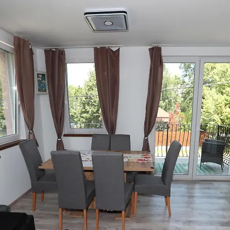 Four Flowers Appartamento Siófok