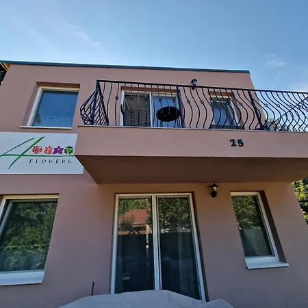 Four Flowers Apartman Siófok